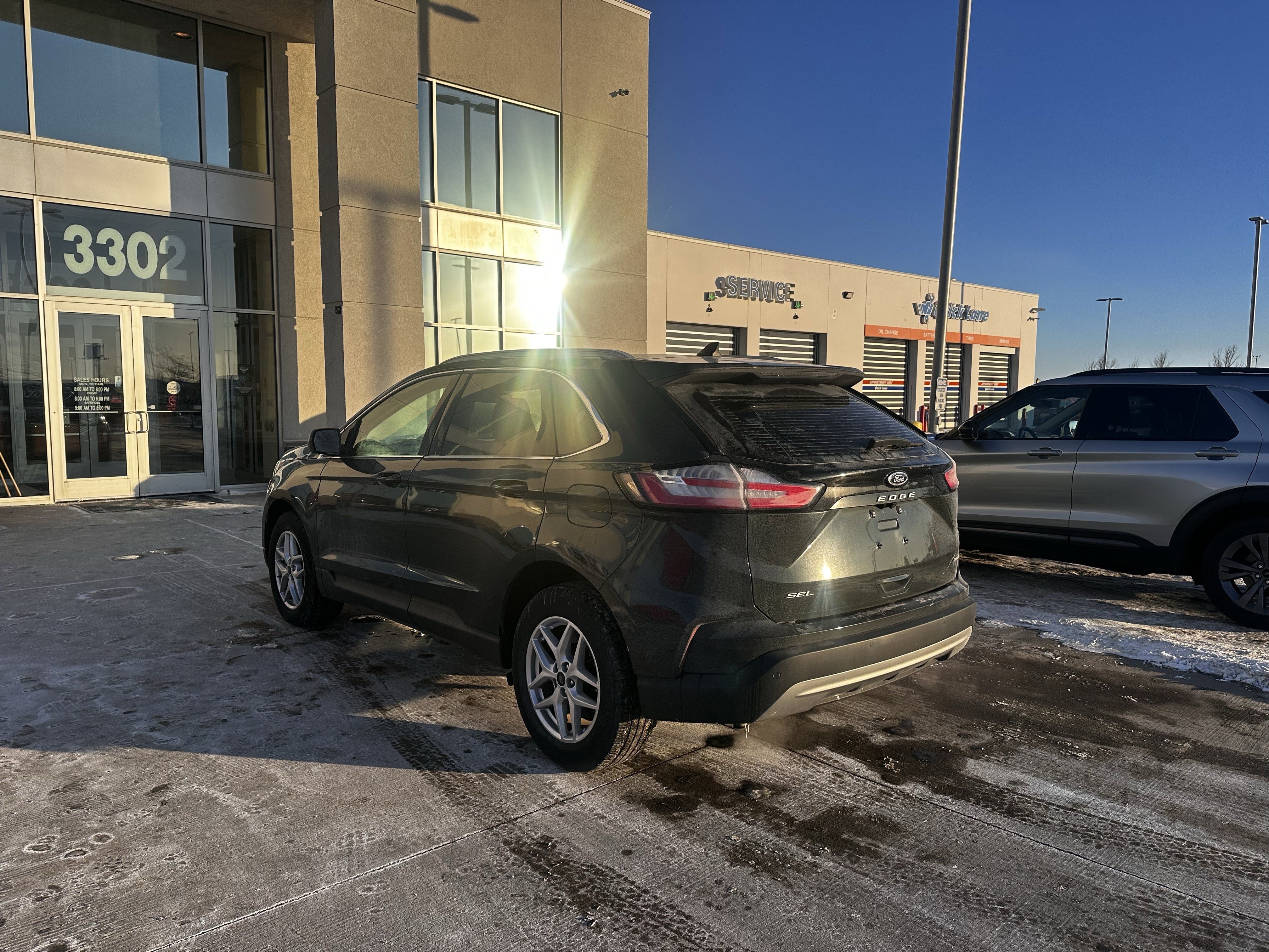 Certified 2024 Ford Edge SEL w/ Convenience Package image 3