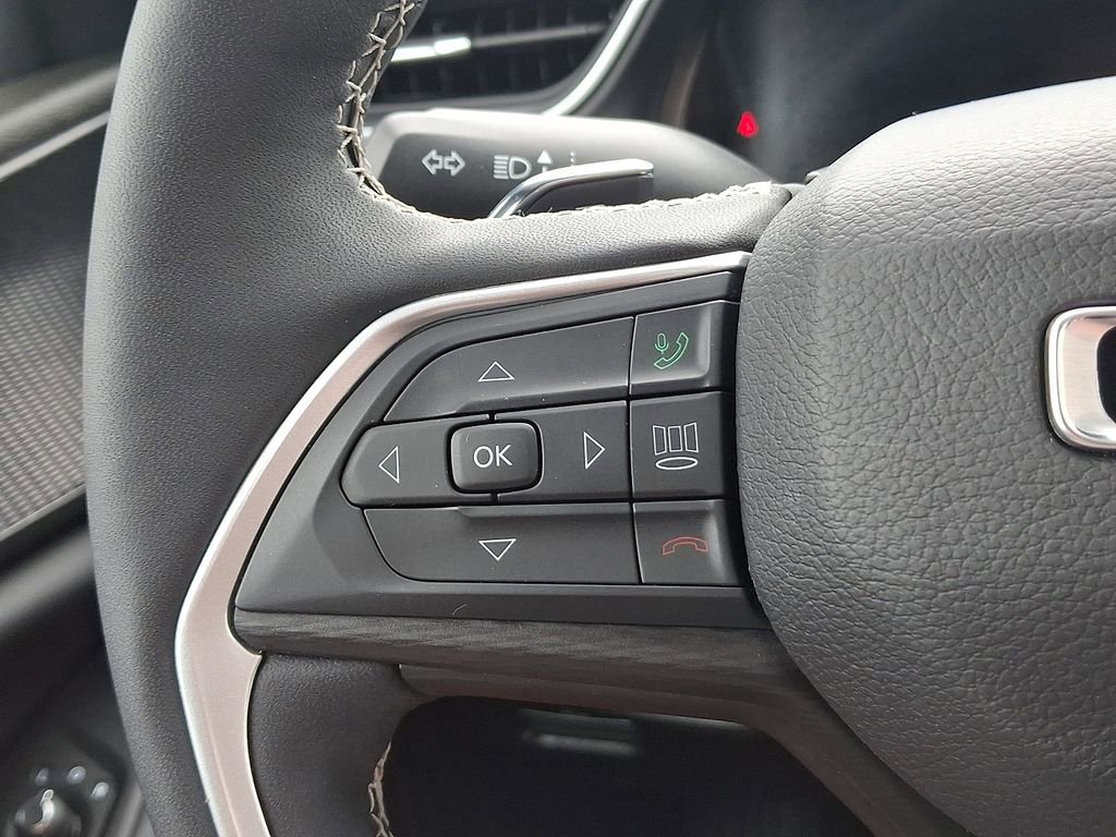 Used 2025 Jeep Grand Cherokee Altitude AWD/4WD image 21