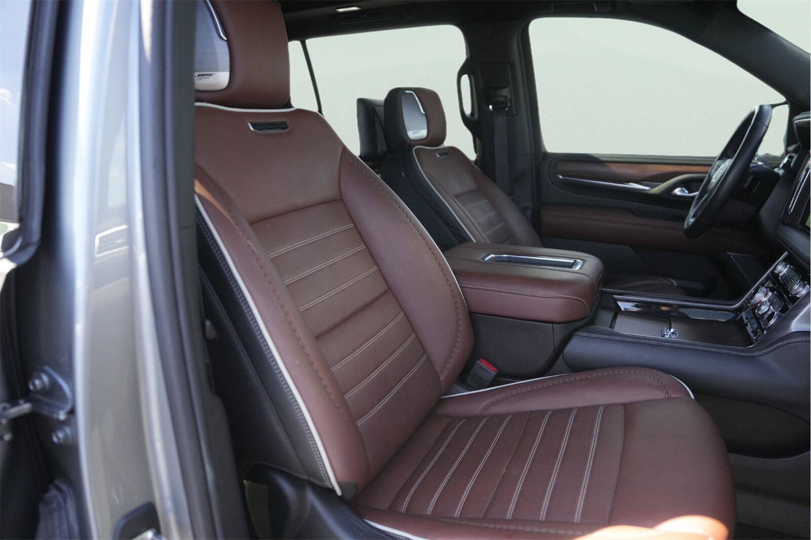Used 2023 GMC Yukon XL Denali Ultimate w/ LPO, Floor Liner Package AWD/4WD image 22