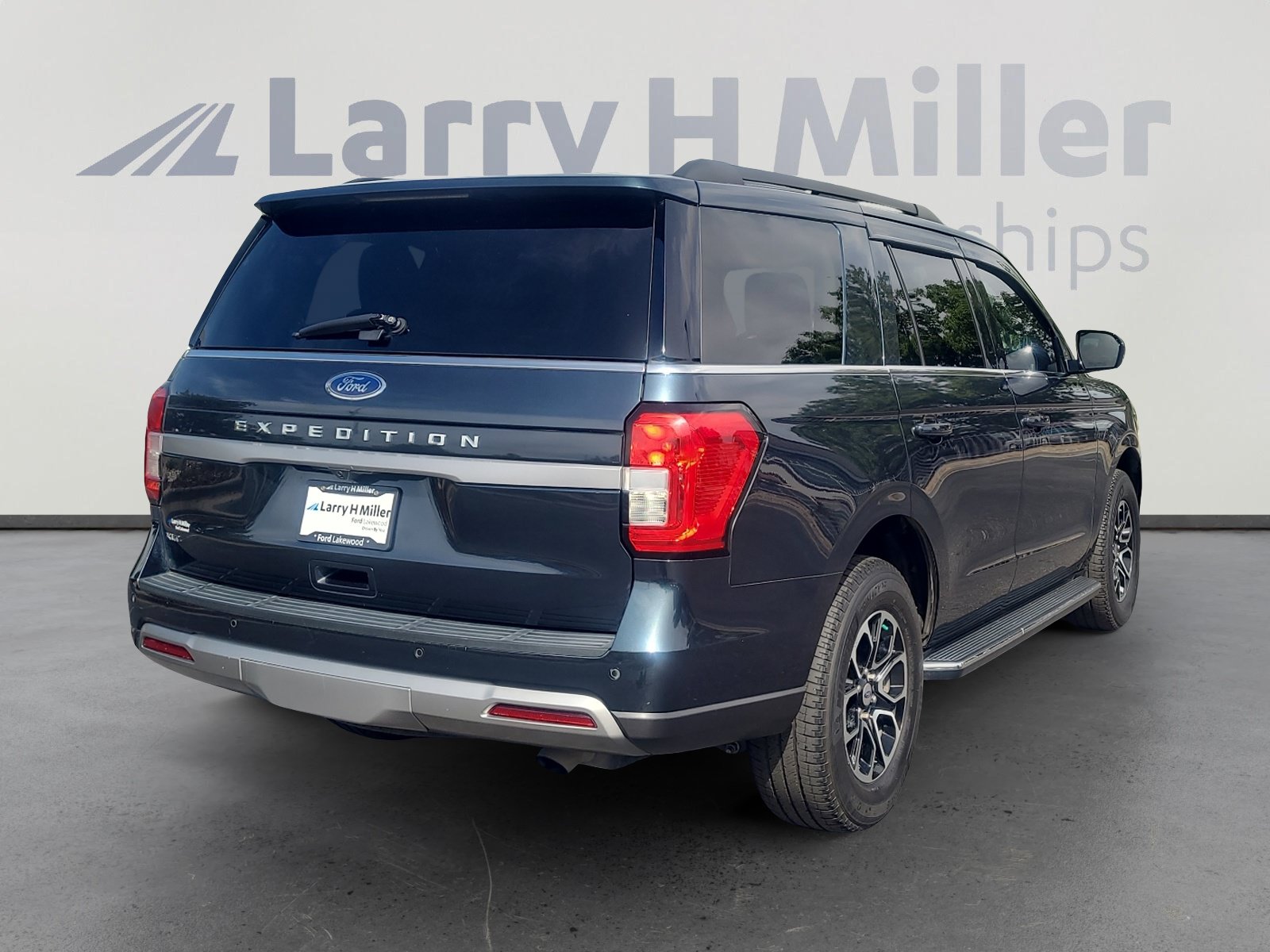 Certified 2022 Ford Expedition XLT w/ Equipment Group 202A AWD/4WD image 5