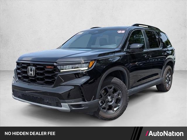 Used 2025 Honda Pilot TrailSport image 1