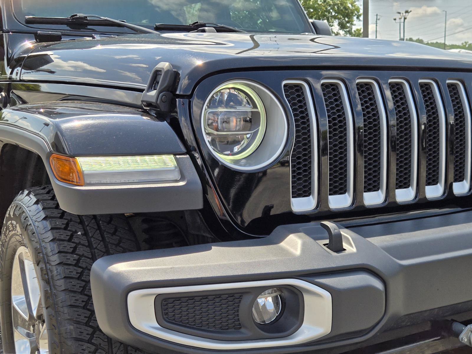 Used 2019 Jeep Wrangler Unlimited Sahara AWD/4WD image 6