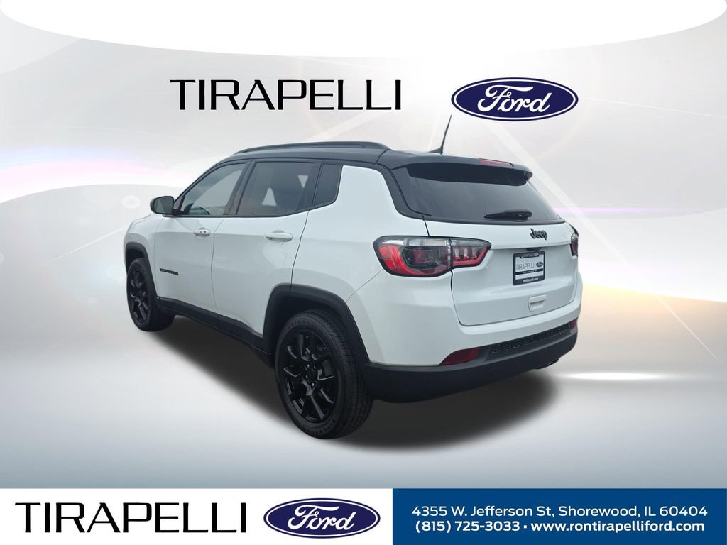 Used 2022 Jeep Compass Latitude FWD image 2