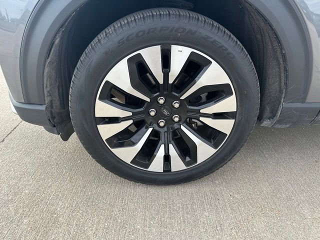 Certified 2025 Ford Explorer Platinum w/ LUX Leather Package image 12