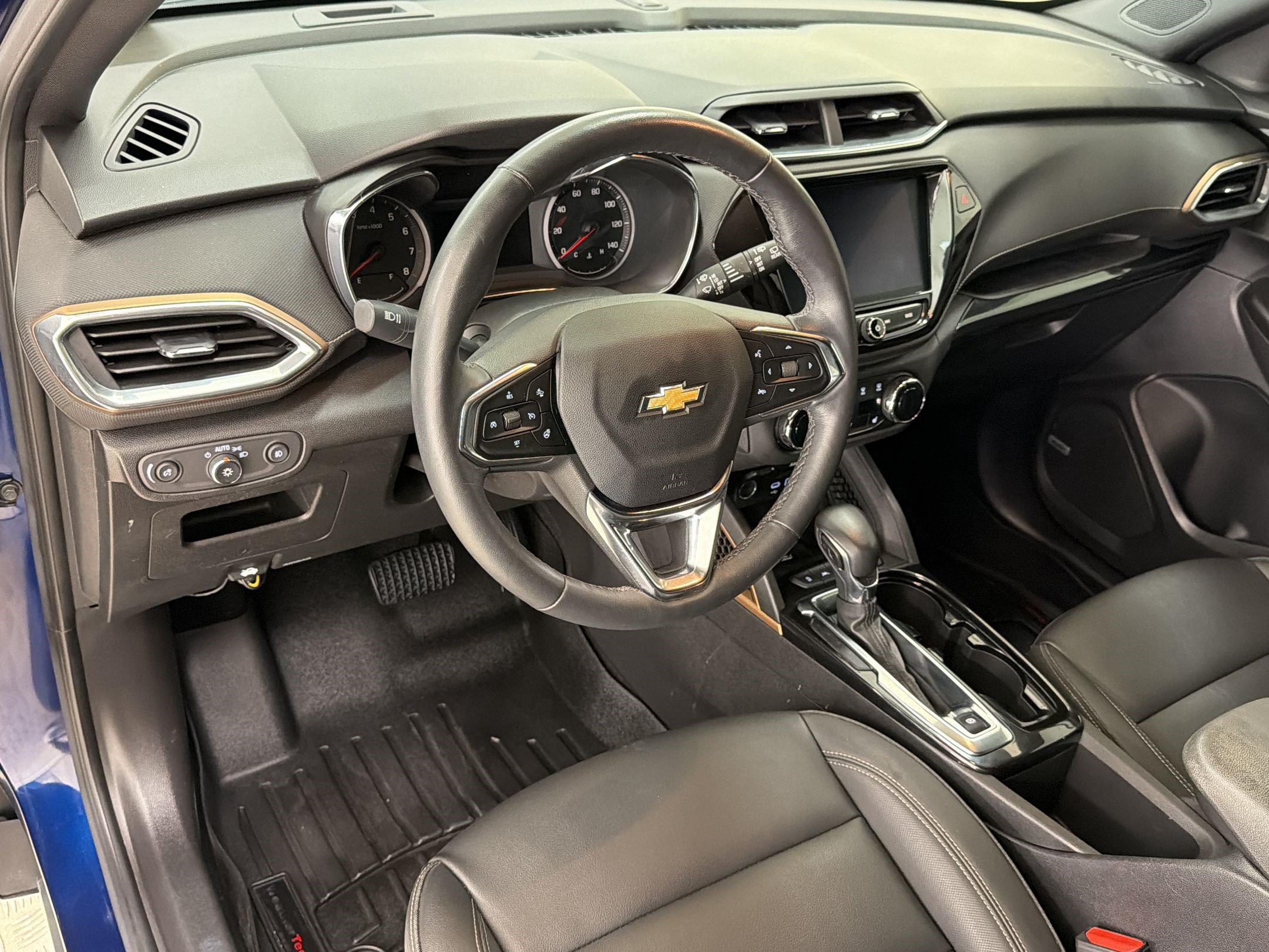Used 2023 Chevrolet TrailBlazer ACTIV w/ Sun and Liftgate Package FWD image 4