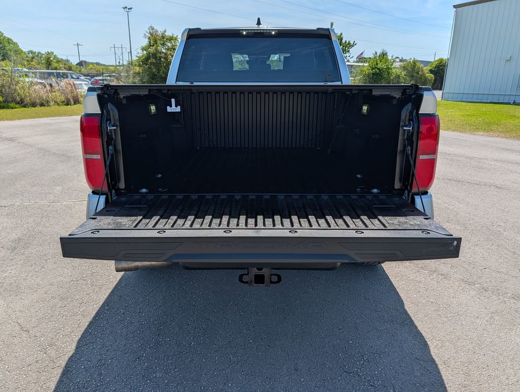Used 2025 Toyota Tacoma SR5 AWD/4WD image 27