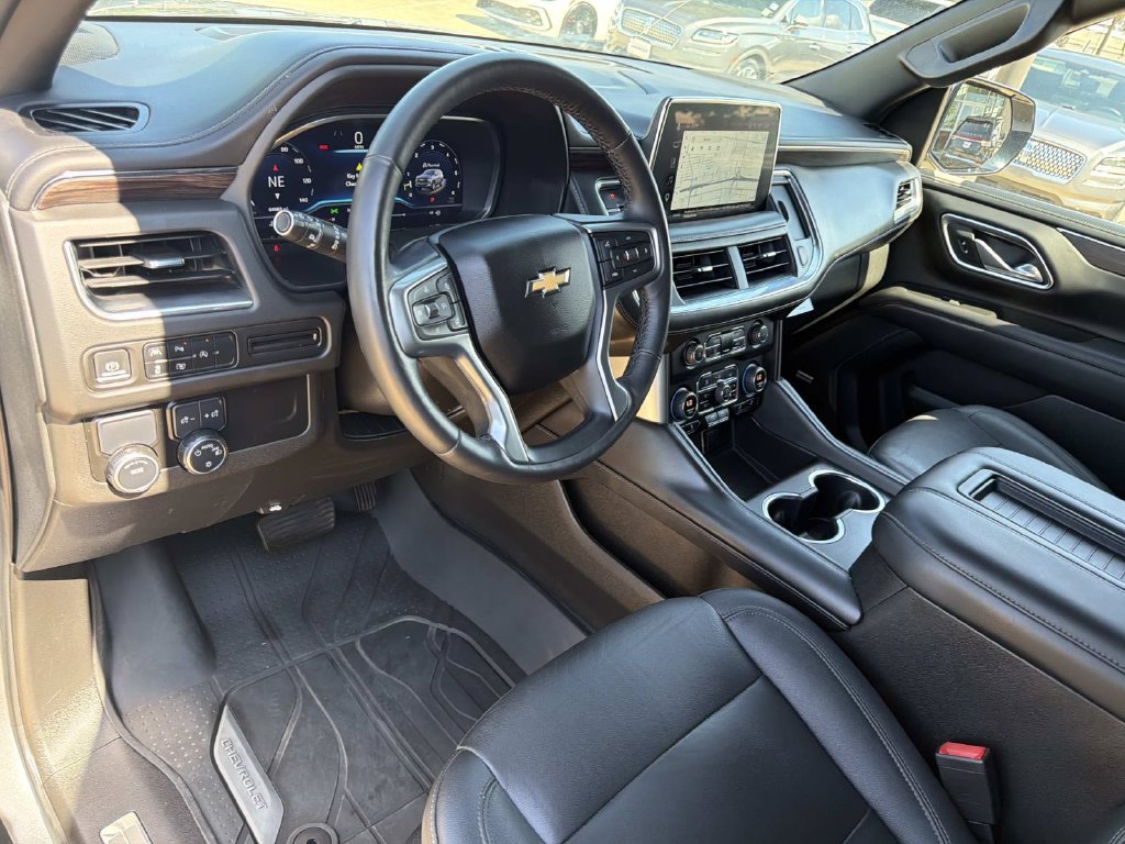 Used 2023 Chevrolet Suburban LT w/ Luxury Package RWD image 21