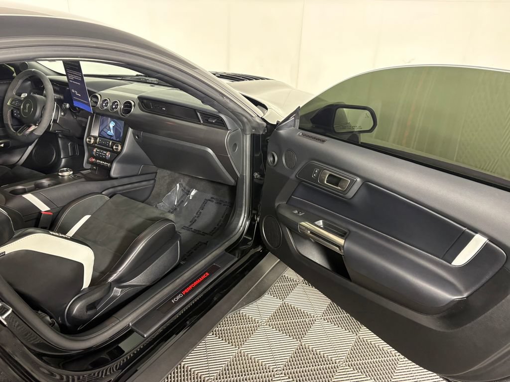 Certified 2020 Ford Mustang Shelby GT500 w/ Technology Package RWD image 30