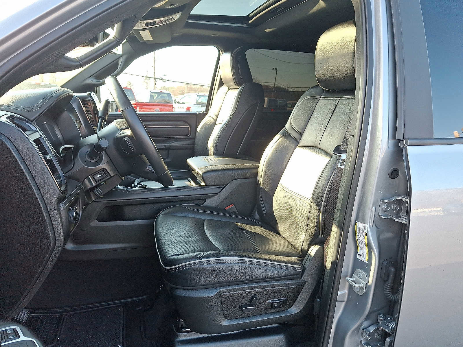 Used 2024 RAM 2500 Limited image 14