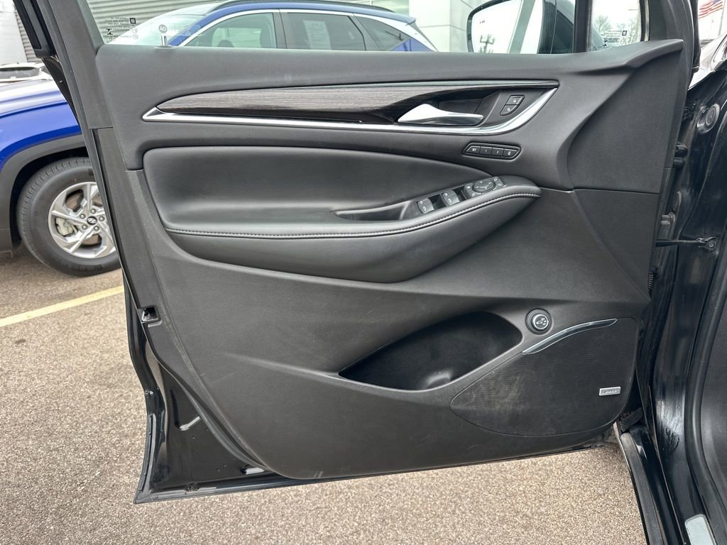 Used 2021 Buick Enclave Avenir w/ Avenir Technology Package image 22