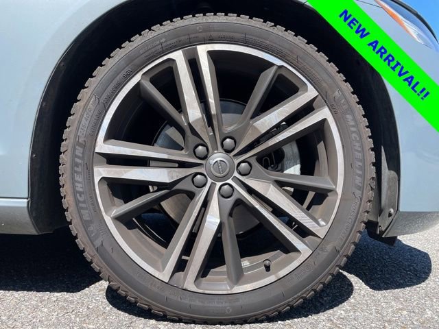 Used 2022 Volvo S60 B5 R-Design image 7