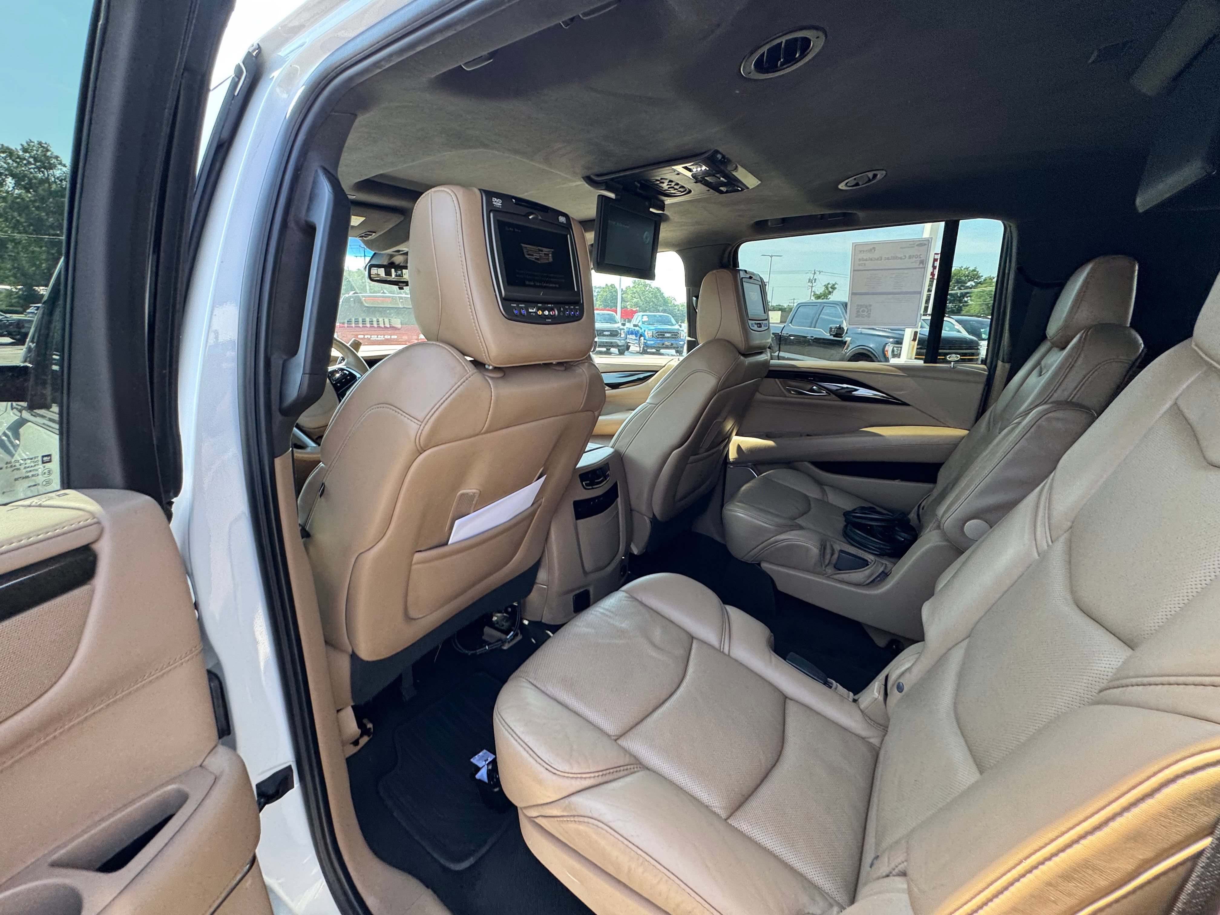 Used 2018 Cadillac Escalade ESV Platinum AWD/4WD image 29