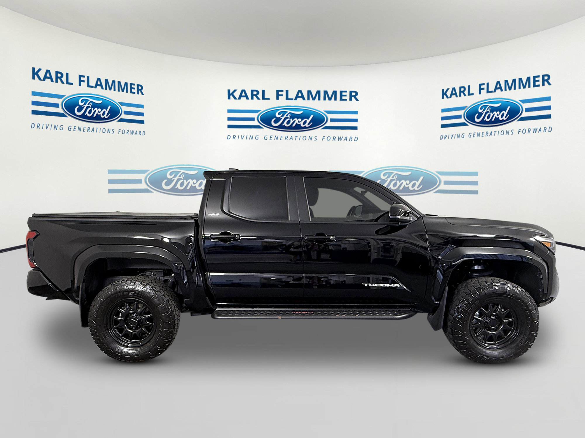 Used 2024 Toyota Tacoma SR5 w/ SR5 Upgrade Package AWD/4WD image 2