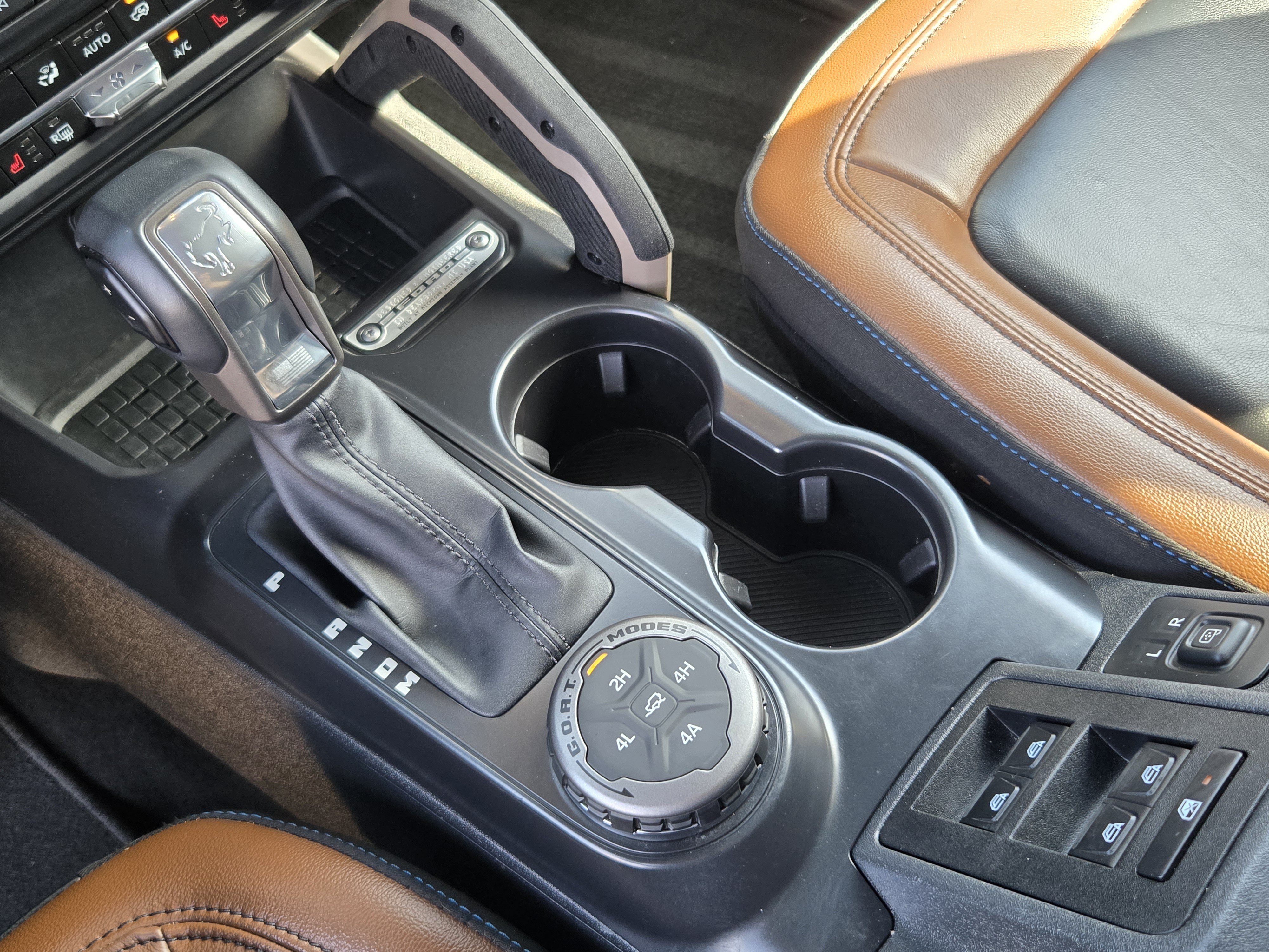 Certified 2024 Ford Bronco Outer Banks w/ Sasquatch Package AWD/4WD image 15