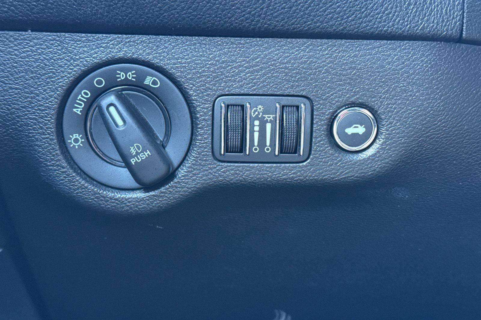 Used 2022 Dodge Challenger GT image 30