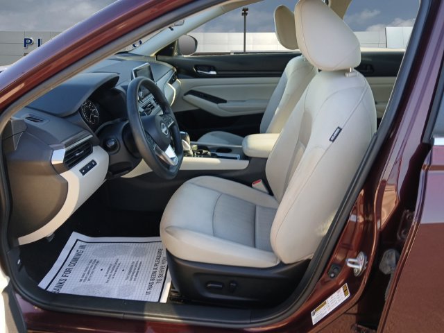 Used 2025 Nissan Altima 2.5 SV FWD image 9