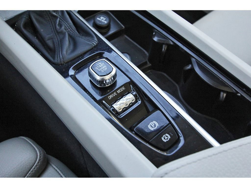 Used 2020 Volvo XC60 T6 Inscription w/ Protection Package Premier image 29