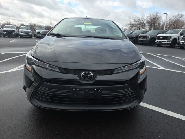 Used 2025 Toyota Corolla LE image 2