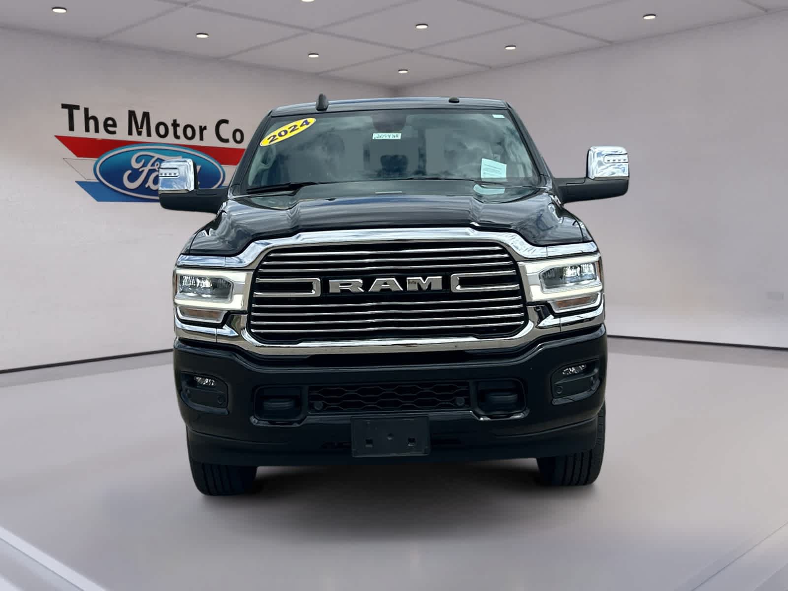 Used 2024 RAM 2500 Laramie AWD/4WD image 2
