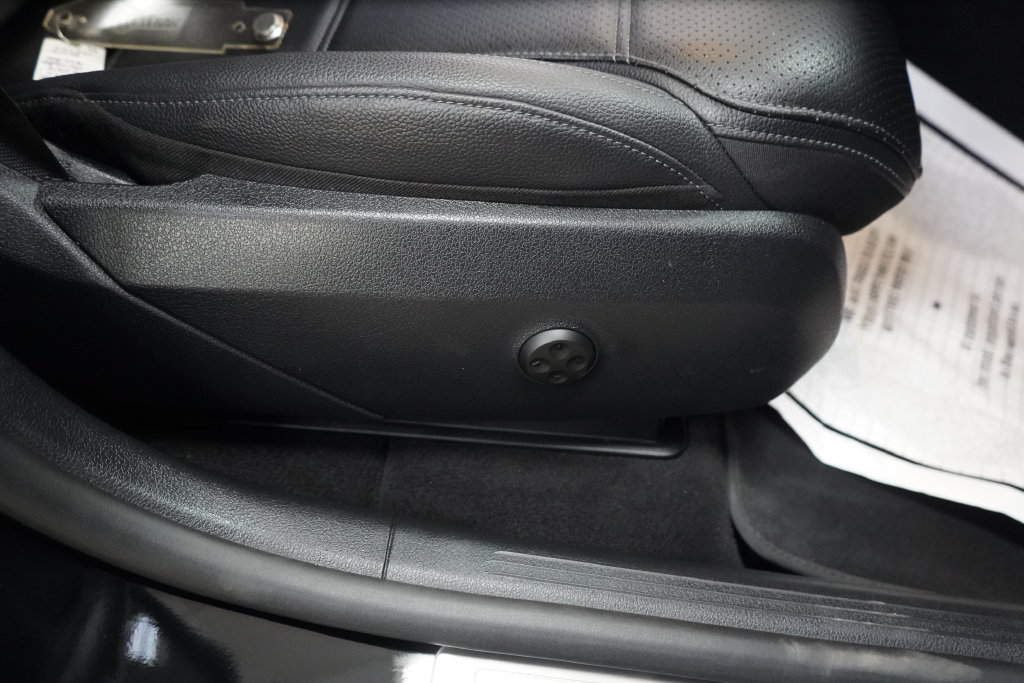 Used 2024 Mercedes-Benz GLC 300 4MATIC image 21