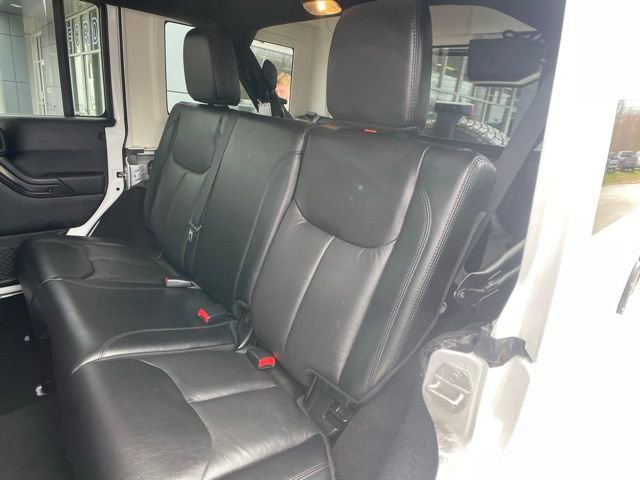 Used 2017 Jeep Wrangler Unlimited Sahara AWD/4WD image 30
