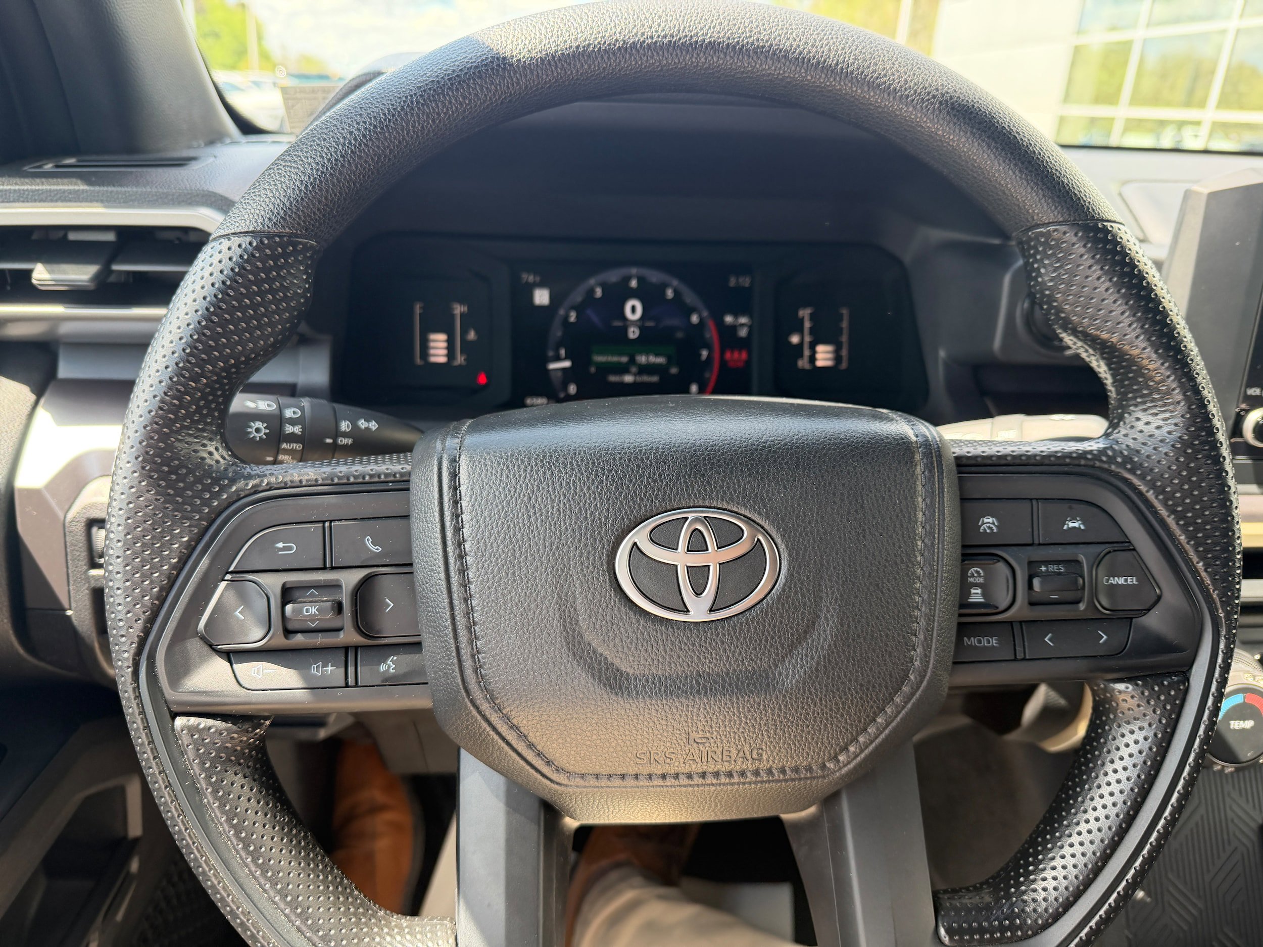 Used 2025 Toyota Tacoma SR5 AWD/4WD image 27