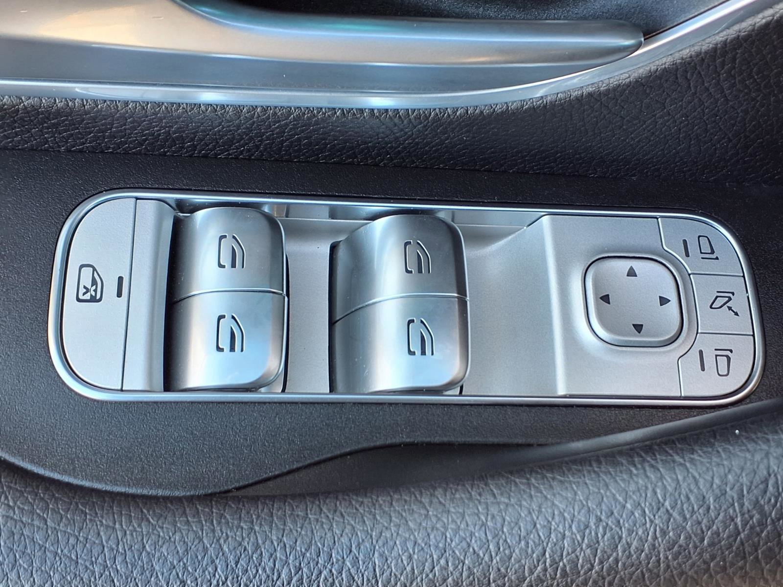 Used 2025 Mercedes-Benz GLE 450e BASE 4MATIC image 16