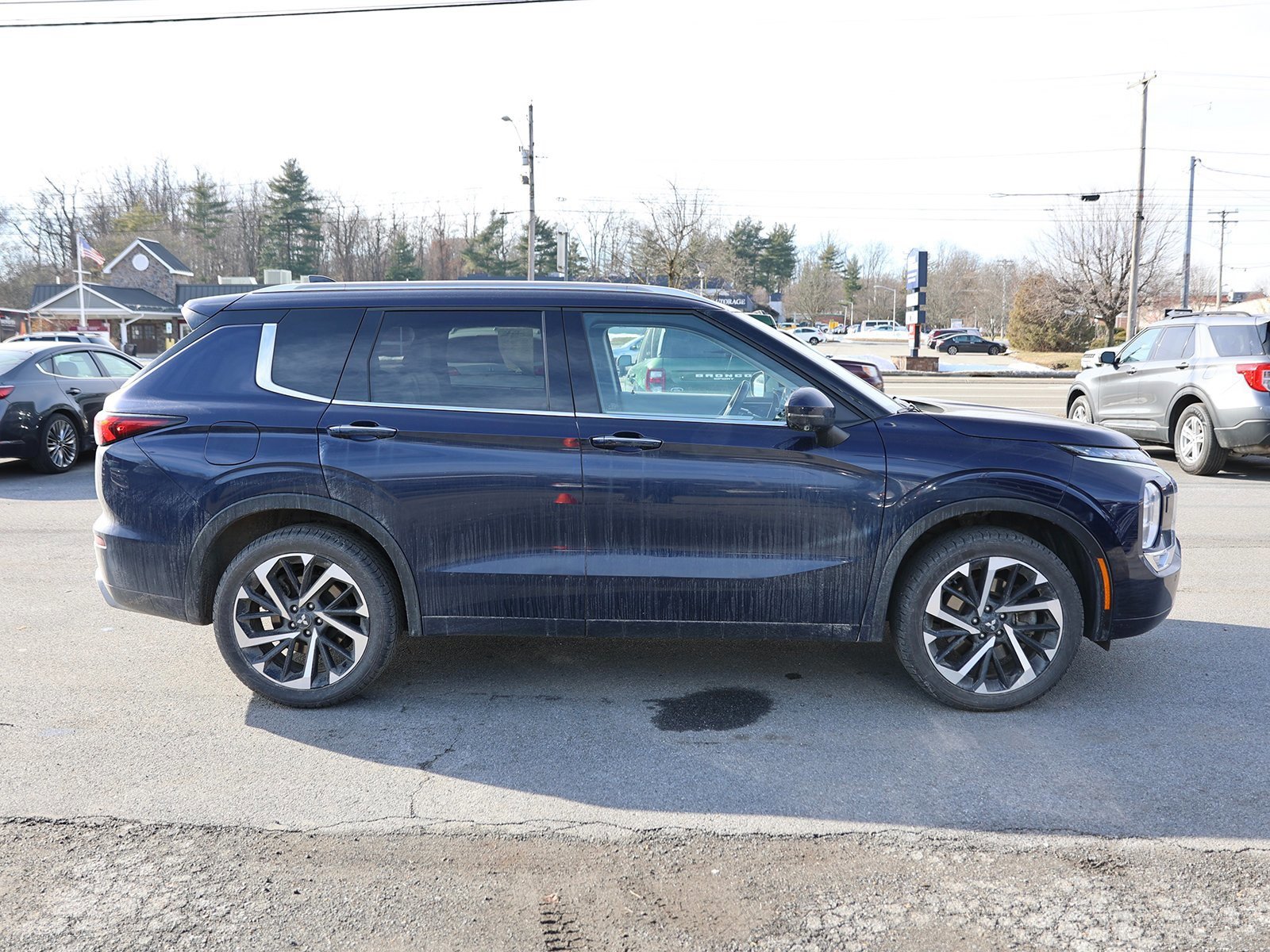 Used 2024 Mitsubishi Outlander SEL image 2