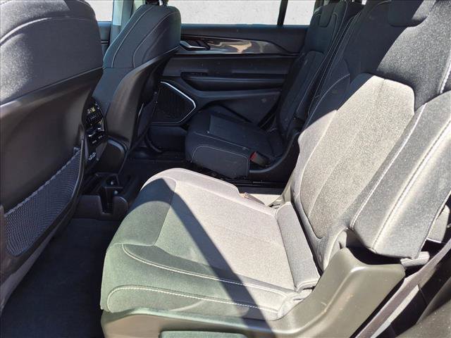 Used 2022 Jeep Grand Cherokee L Laredo w/ Luxury Tech Group I AWD/4WD image 16