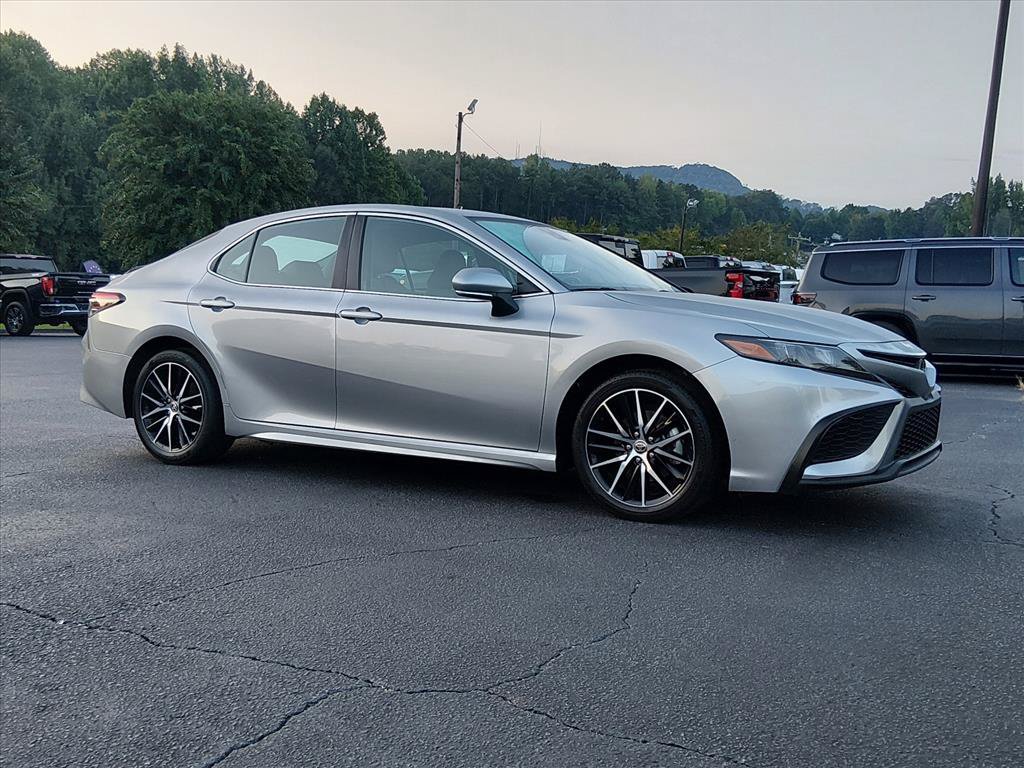 Used 2023 Toyota Camry SE FWD image 2