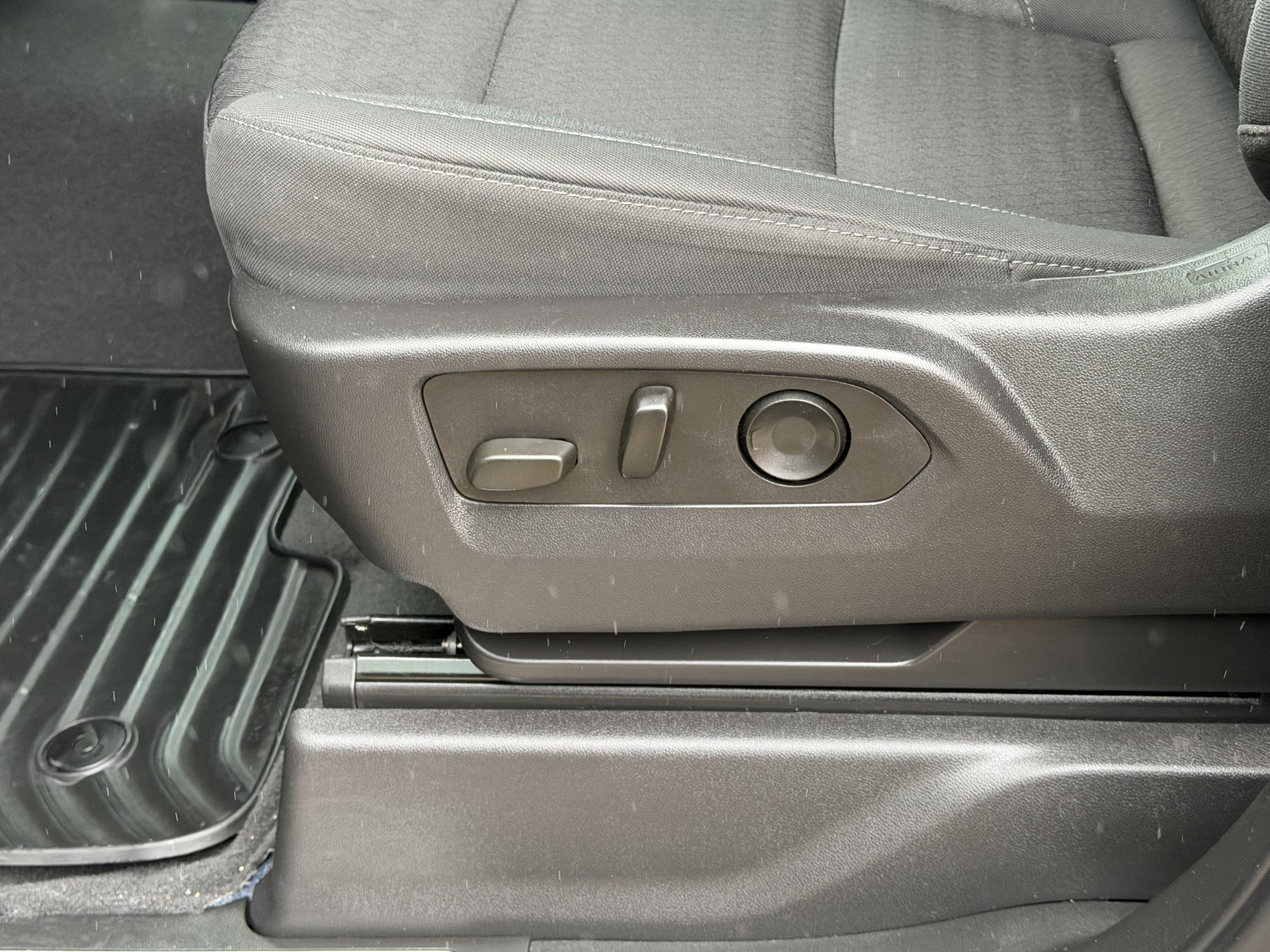 Used 2024 Chevrolet Silverado 1500 LT image 17