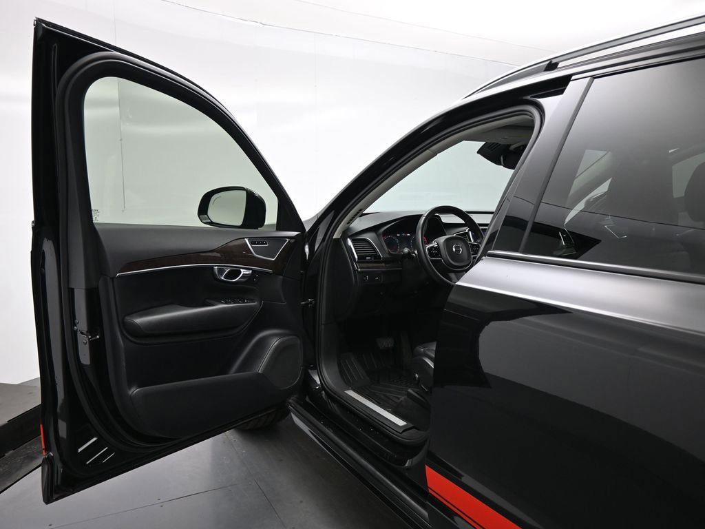 Used 2017 Volvo XC90 T5 Momentum w/ Vision Package image 34