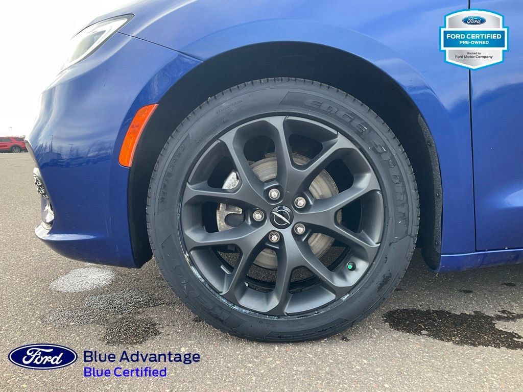 Used 2021 Chrysler Pacifica Touring image 32