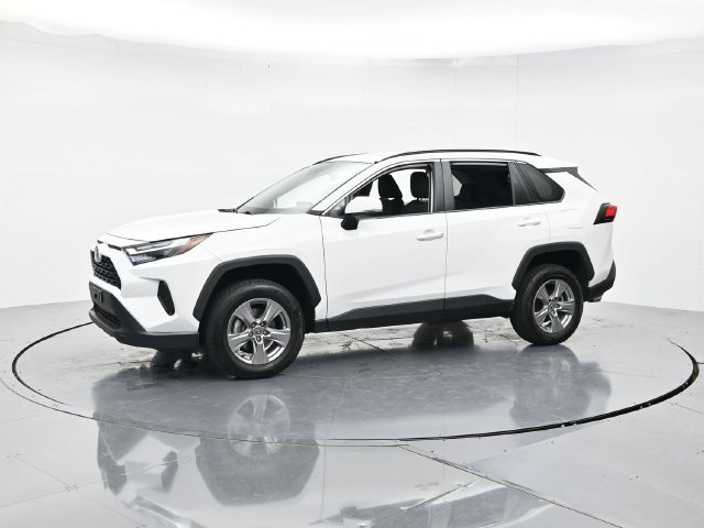 Used 2024 Toyota RAV4 XLE FWD image 5