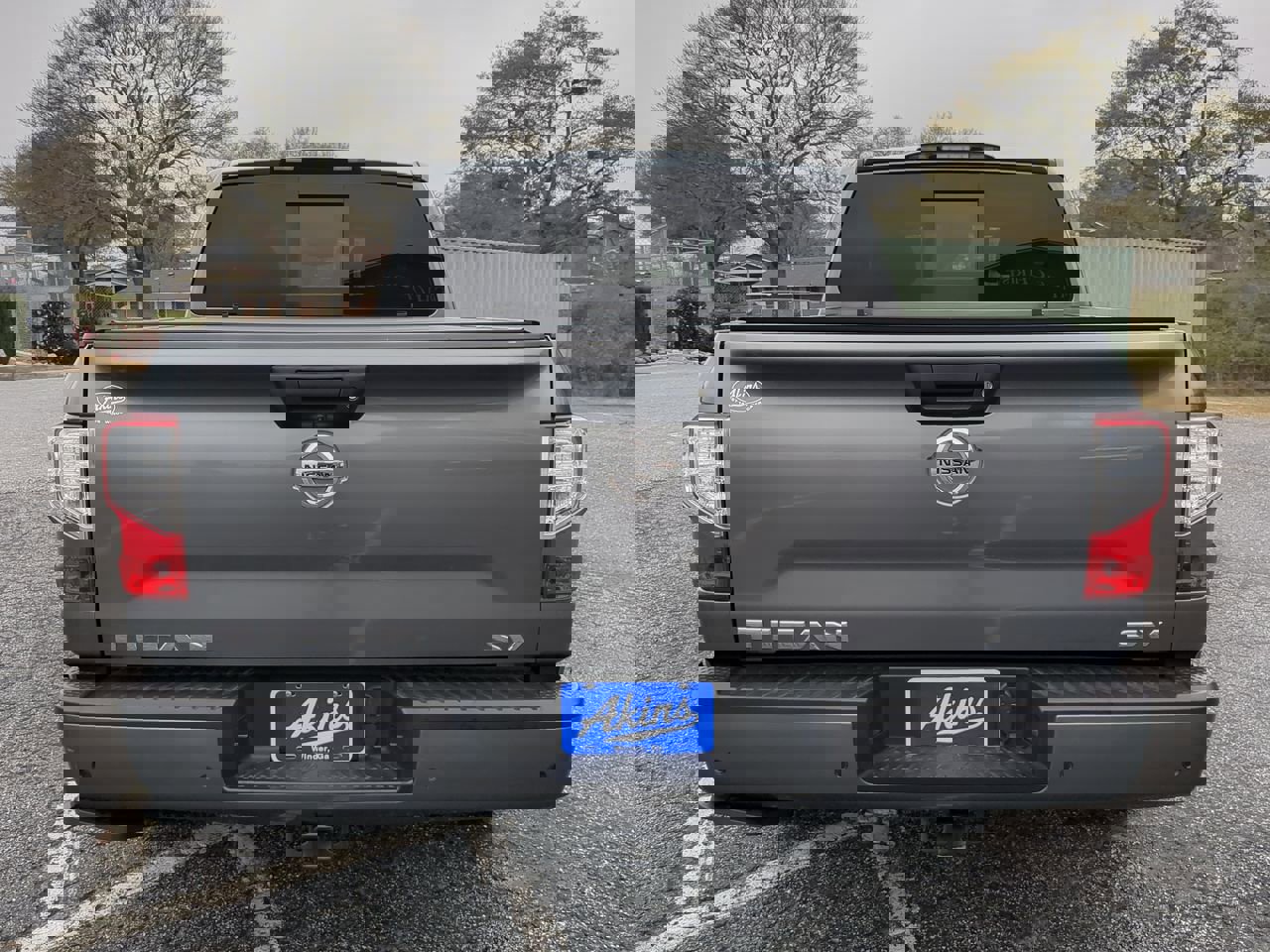 Used 2021 Nissan Titan SV w/ SV Convenience Package image 4