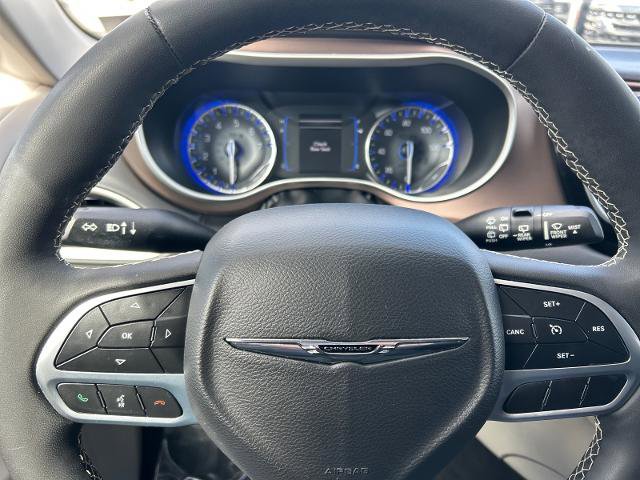 Used 2022 Chrysler Voyager LX image 25