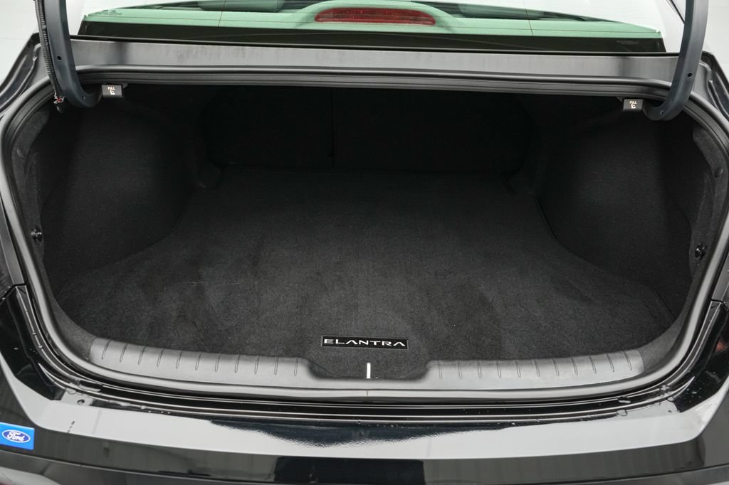 Used 2025 Hyundai Elantra SEL FWD image 21