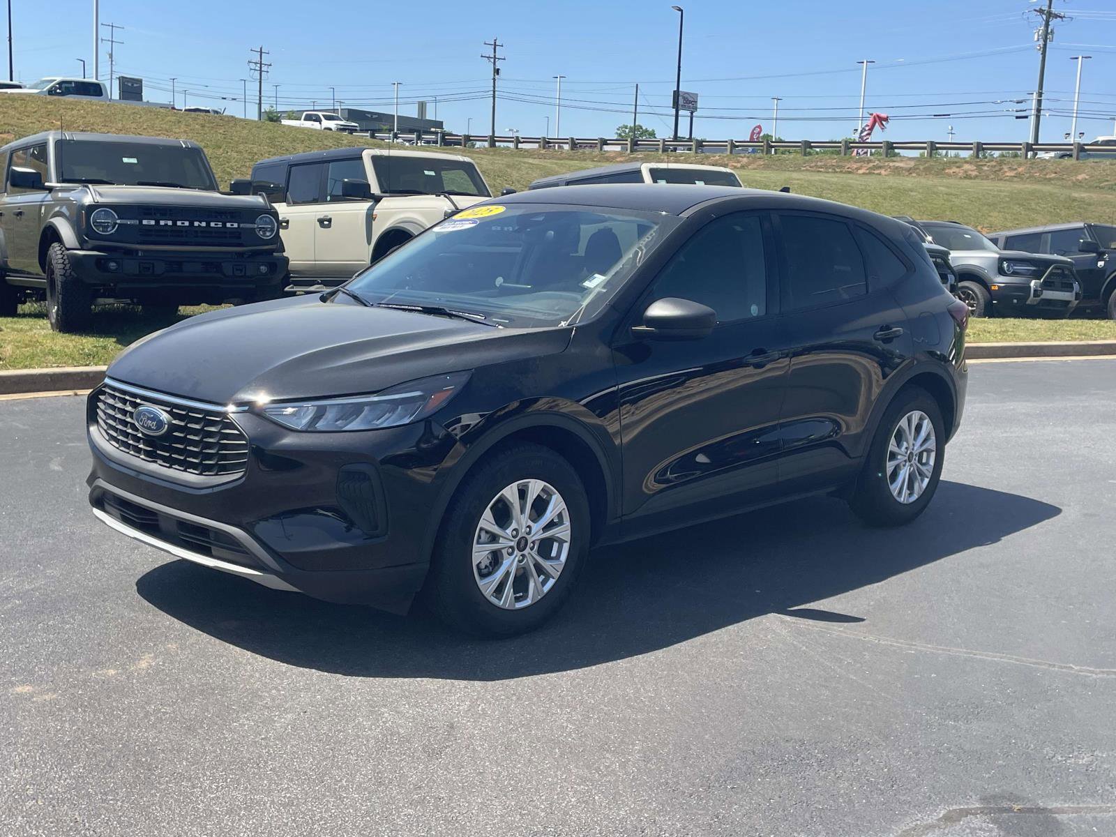 Certified 2025 Ford Escape Active FWD image 3