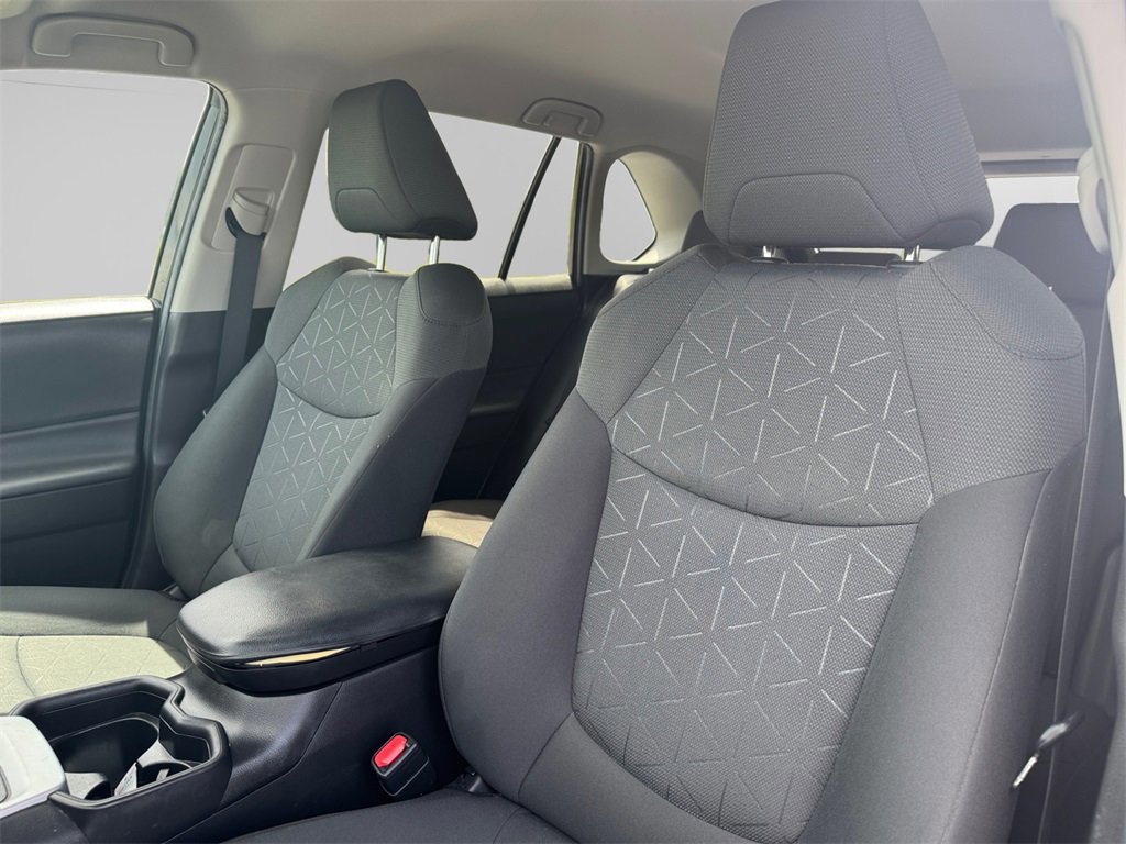 Used 2021 Toyota RAV4 XLE image 9