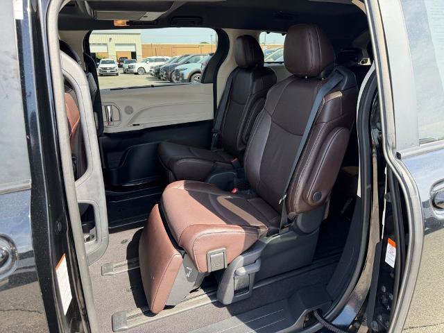 Used 2023 Toyota Sienna Platinum AWD/4WD image 10