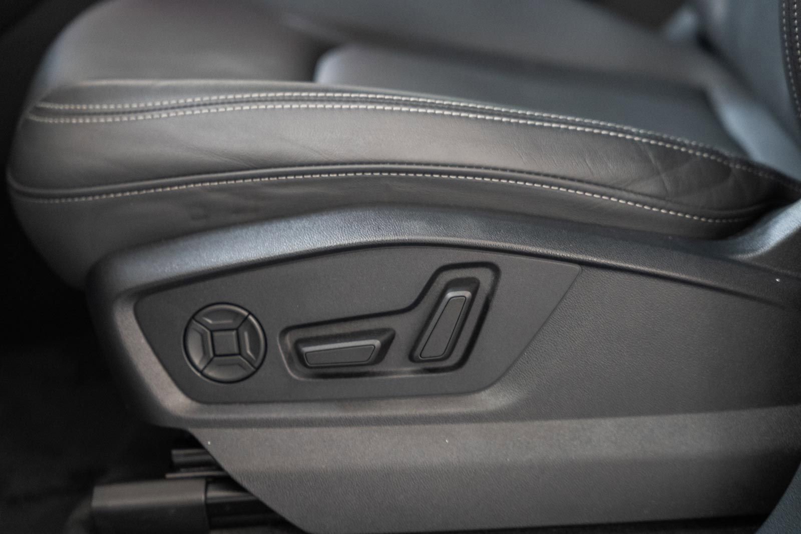 Used 2025 Audi Q8 Premium Plus AWD/4WD image 41
