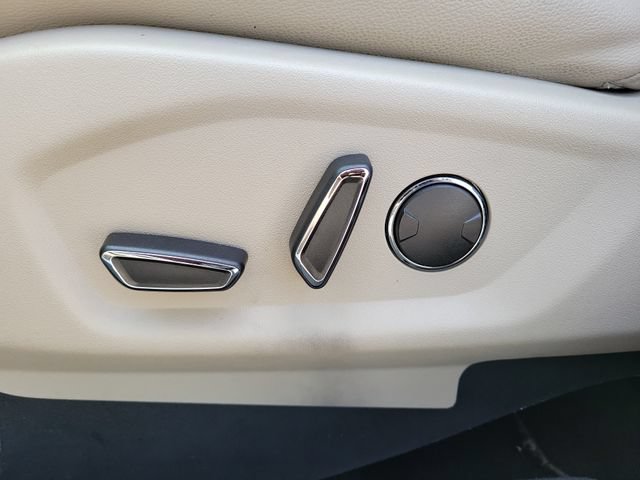 Certified 2018 Ford Explorer XLT w/ Equipment Group 202A FWD image 20