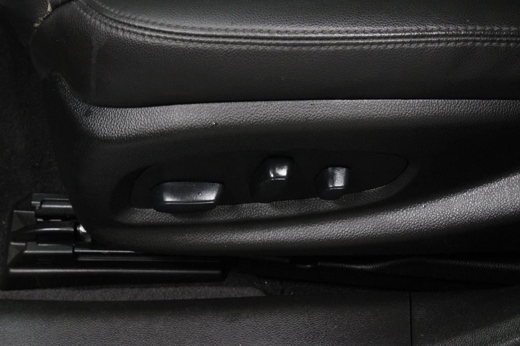 Used 2019 Chevrolet Impala LT FWD image 24