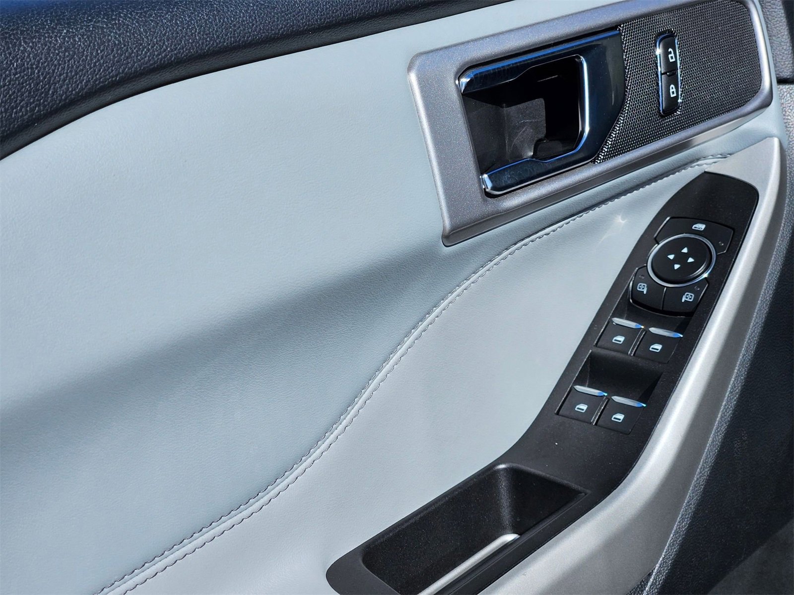 Certified 2022 Ford Explorer XLT w/ Equipment Group 202A image 11