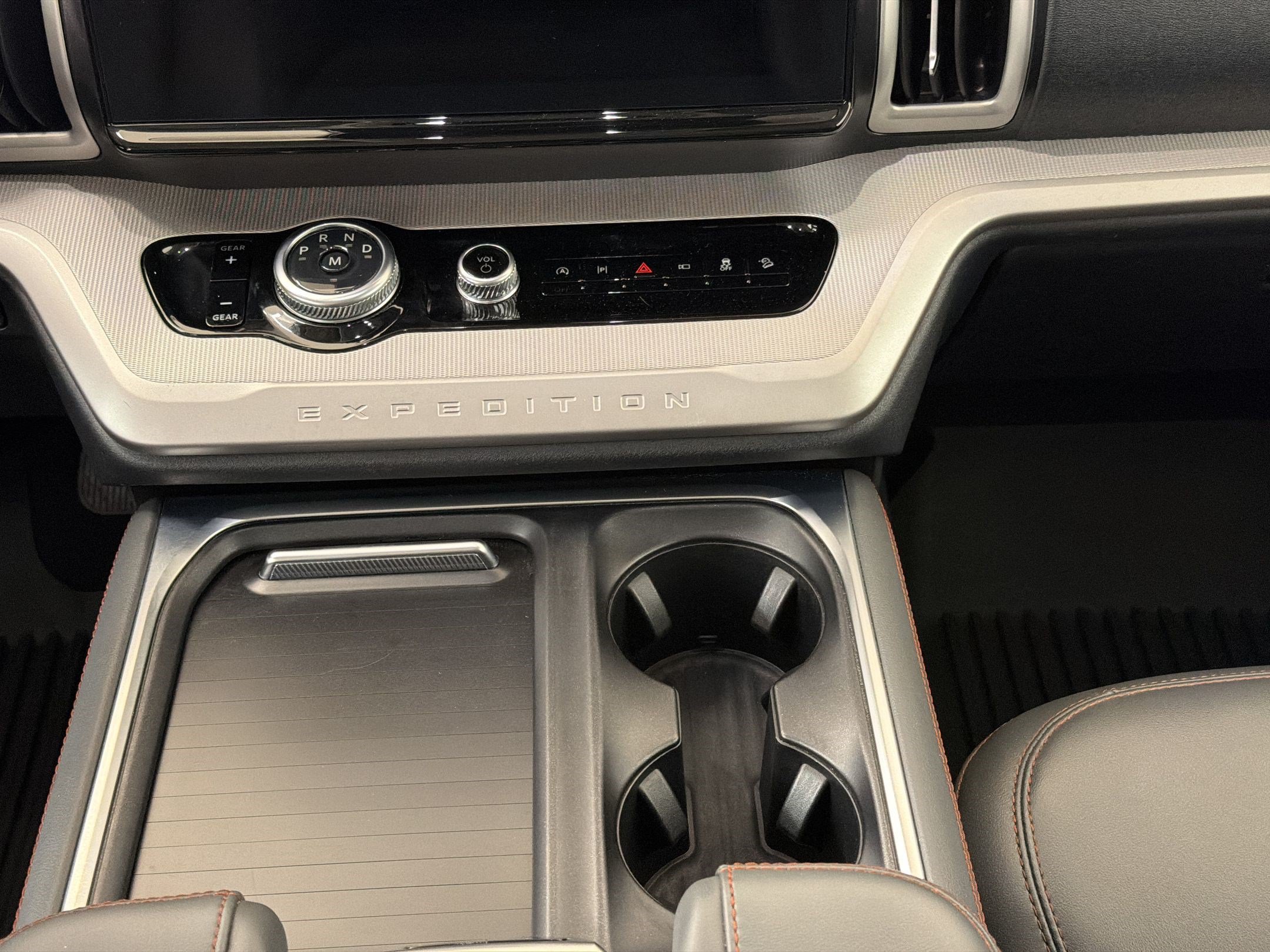Certified 2025 Ford Expedition Active AWD/4WD image 19