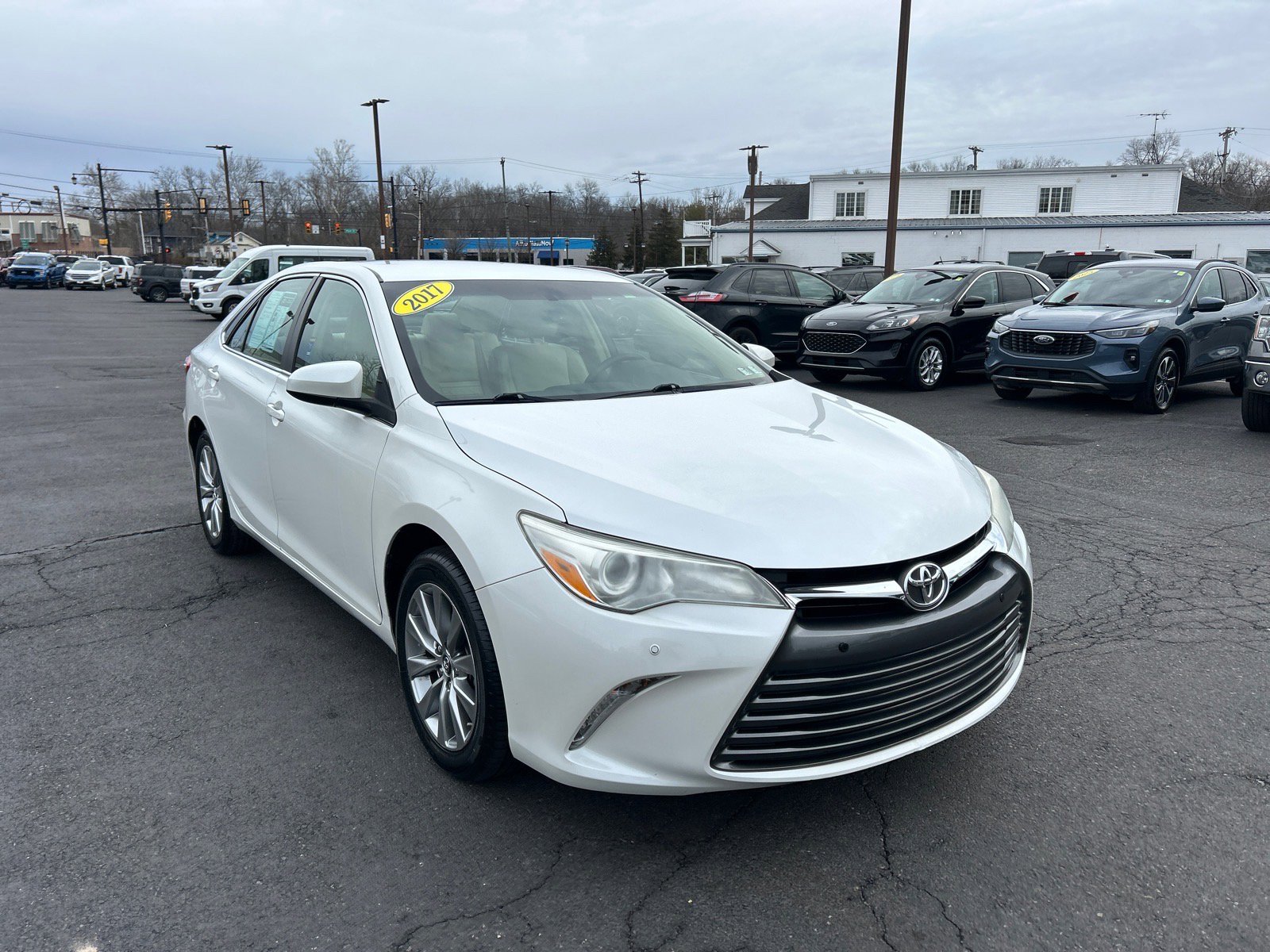 Used 2017 Toyota Camry XLE image 18
