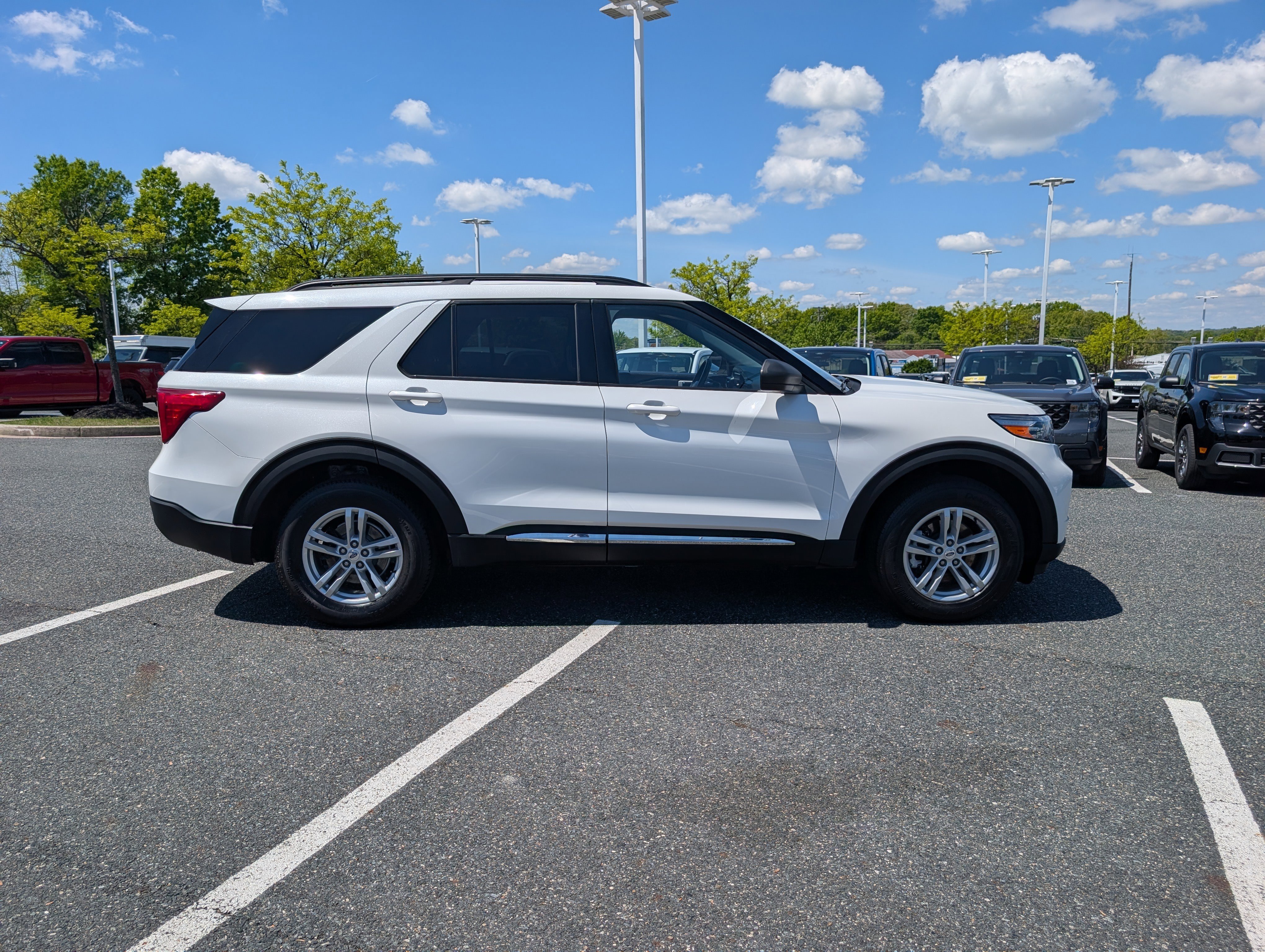Certified 2022 Ford Explorer XLT w/ Equipment Group 202A AWD/4WD image 2