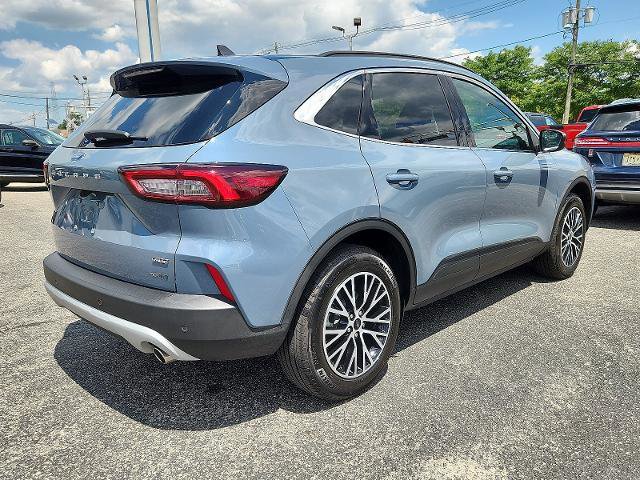 Certified 2025 Ford Escape SE FWD image 4