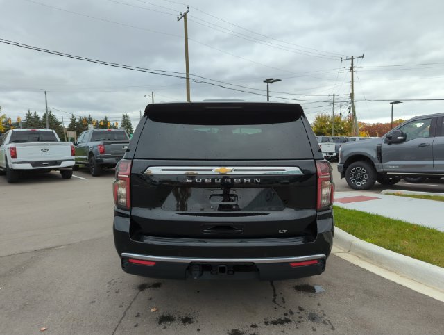 Used 2024 Chevrolet Suburban LT AWD/4WD image 4
