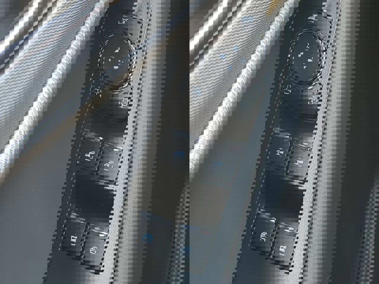 Certified 2025 Ford Explorer Active w/ Active Comfort Package image 22